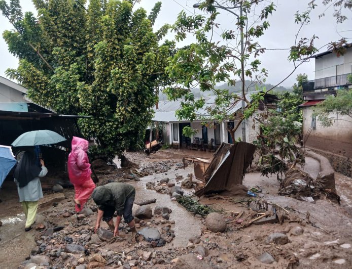 Banjir Bandang Terjang Kabupaten Solok, Satu Warga Meninggal dan Satu Masih dalam Pencarian