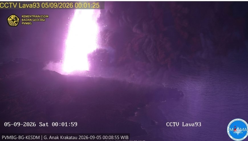 Gunung Anak Krakatau Semburkan ‘Air Mancur Lava’ 400 Meter, Kolom Abu Tembus 15 Km!