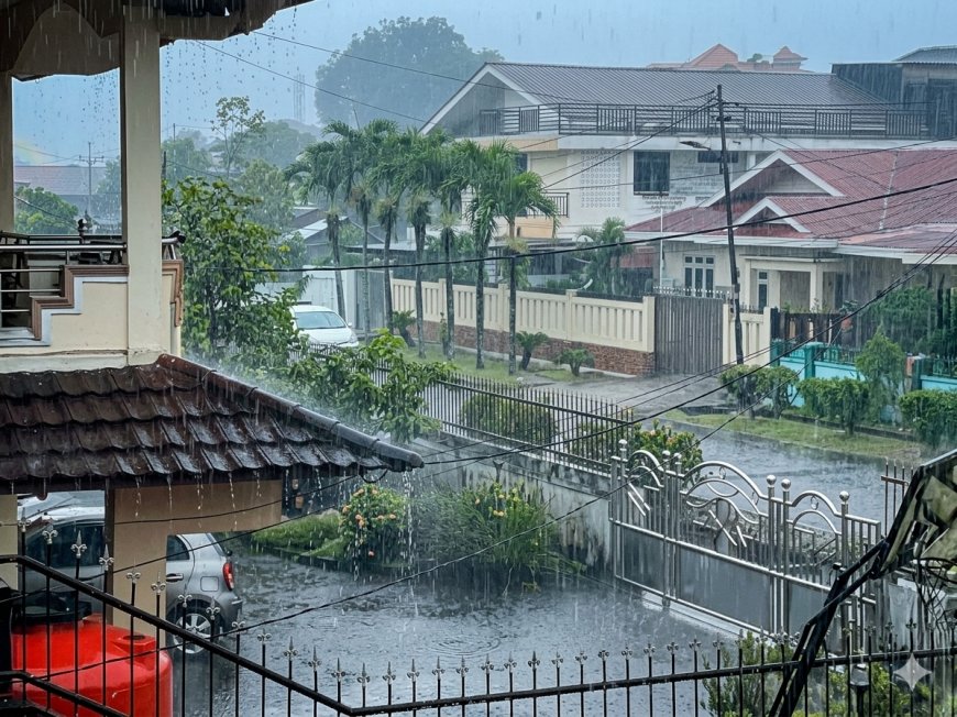 Akhir dari Kemarau Panjang, Hujan Deras Guyur Pontianak dan Usir Kabut Asap