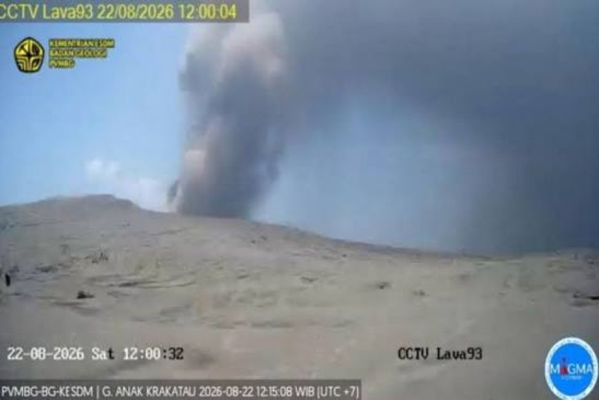 Abu Vulkanik Gunung Anak Krakatau Terpantau Sampai Bogor, Warga Diimbau Pakai Masker