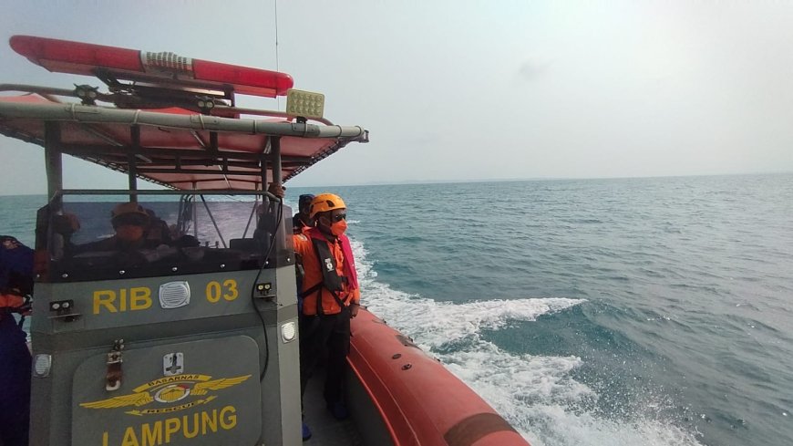 Tim SAR Gabungan Kerahkan 7 SRU, Pencarian 8 Orang di Selat Sunda Masih Nihil