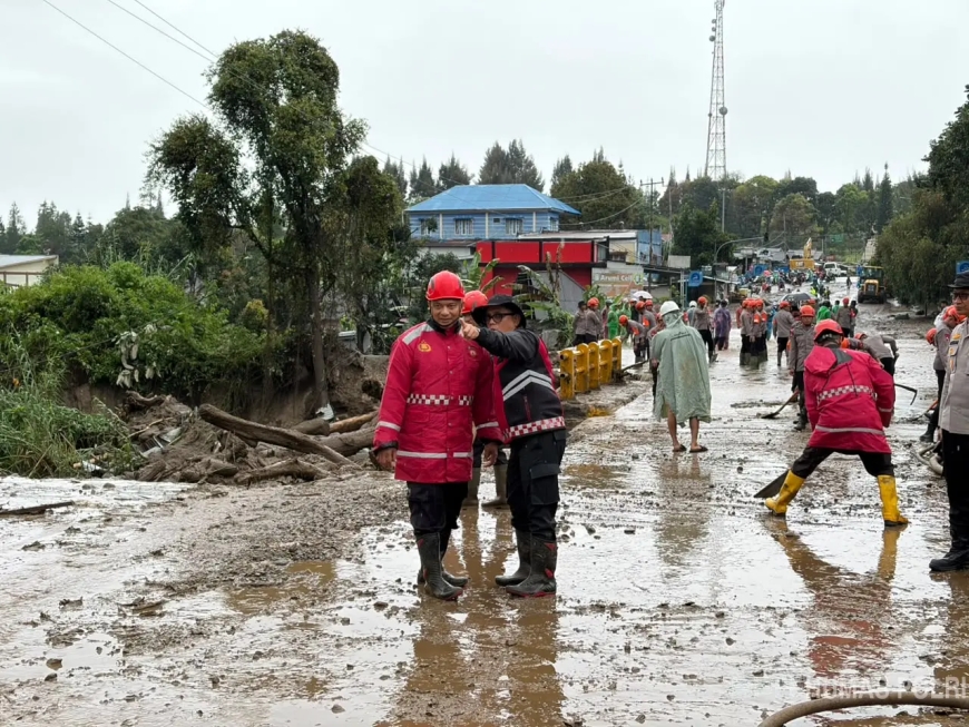 300 Personel Brimob Dikerahkan Tangani Banjir Bandang Solok