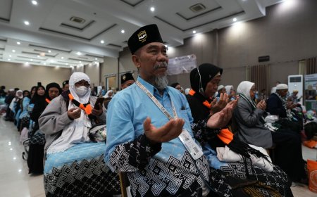 Komisi VIII Tetapkan BPIH 2027, Biaya Pelunasan Jemaah Haji Turun