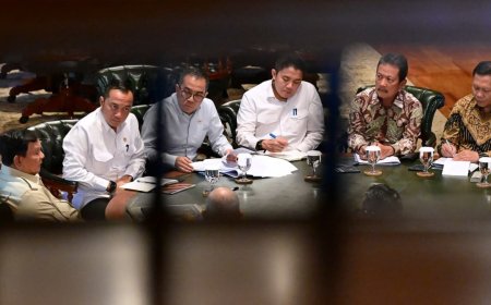 Seskab Teddy: Presiden Prabowo Instruksikan Percepatan Pembangunan 100 Kampung Nelayan