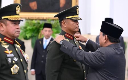 Presiden Prabowo Lantik Jenderal Tandyo Budi Revita sebagai KSAD di Istana Negara