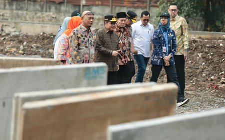 Tinjau Normalisasi Kali Mampang, Gubernur Pramono Percepat Pengendalian Banjir Jelang Musim Hujan