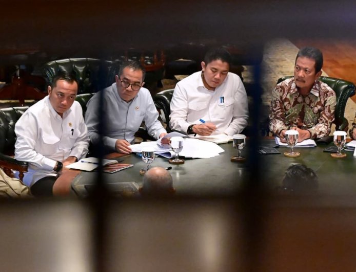 Seskab Teddy: Presiden Prabowo Instruksikan Percepatan Pembangunan 100 Kampung Nelayan