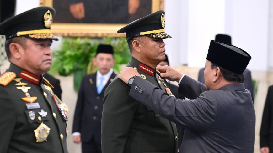 Presiden Prabowo Lantik Jenderal Tandyo Budi Revita sebagai KSAD di Istana Negara