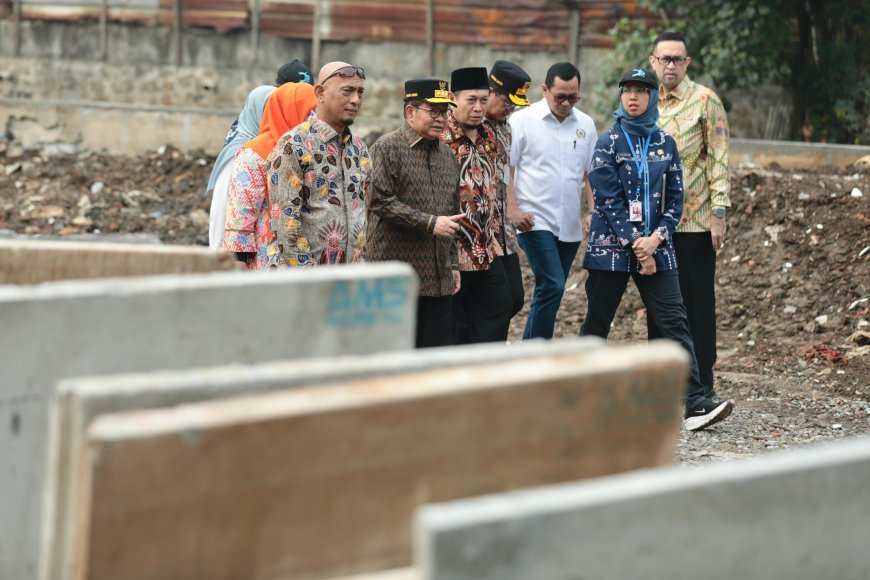 Tinjau Normalisasi Kali Mampang, Gubernur Pramono Percepat Pengendalian Banjir Jelang Musim Hujan